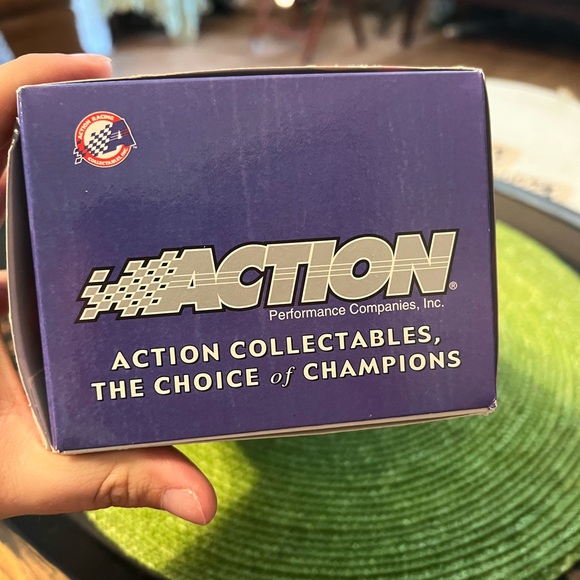 Jeff Gordon #24 Action Collectables Diecast 1:24 Scale Car - Picture 7 of 8